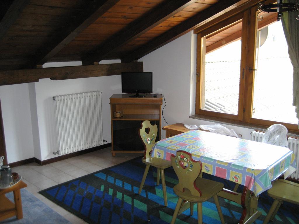Casa Martini Appartement Mezzana  Kamer foto